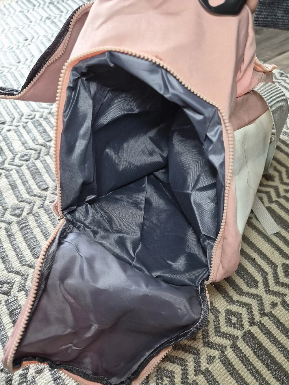 N/A pink gray